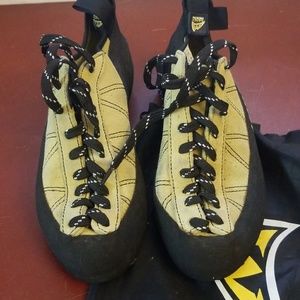 Mad Rock Light Green Climbing Shoes With Bag